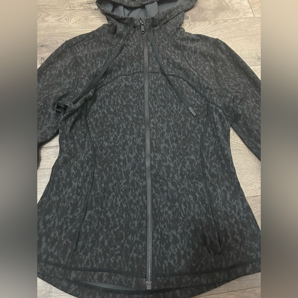 Lululemon Hooded Define Jacket *Nulu 
Leopard Camo Deep Coal Multi - Picture 2 of 5
